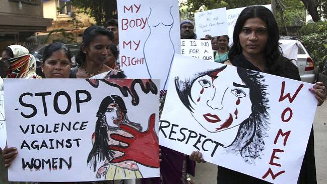 Víctima de violación que enfureció a la India sigue en estado 