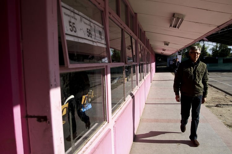 Apoderados se movilizaron por cierre de cuatro colegios municipales en La Florida