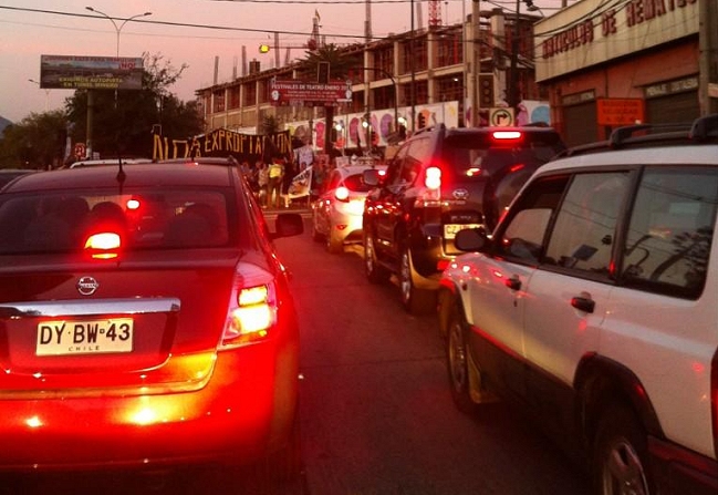 Vecinos protestaron por construcción de autopista Vespucio Oriente
