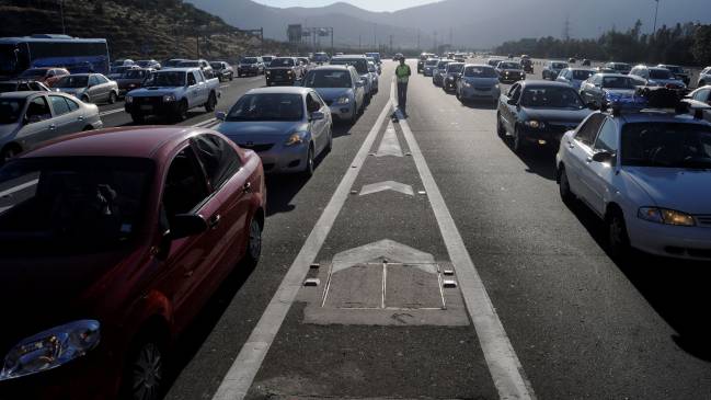Año Nuevo: Carabineros atribuyó alta congestión en rutas a accidentes y aumento de flujo
