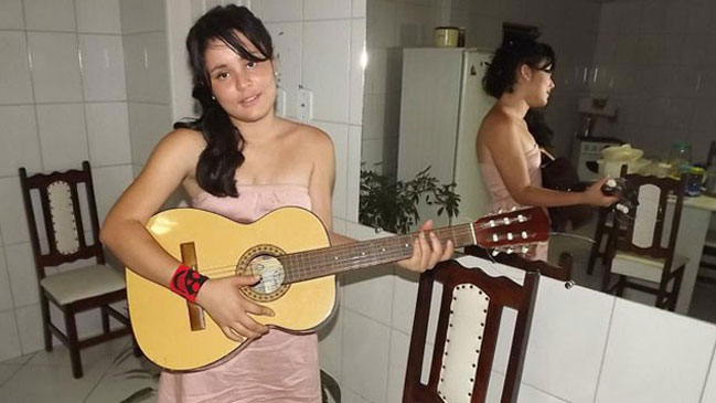 Brasileña remata su virginidad para financiar tratamiento de su madre