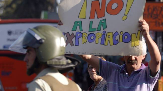 Vecinos de La Reina: Nos pondremos delante de nuestras casas para defenderlas