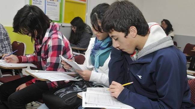 ¿Qué piensan los puntajes nacionales de la educación y el movimiento estudiantil?