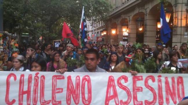Con incidentes concluyó marcha en memoria de Matías Catrileo en Santiago