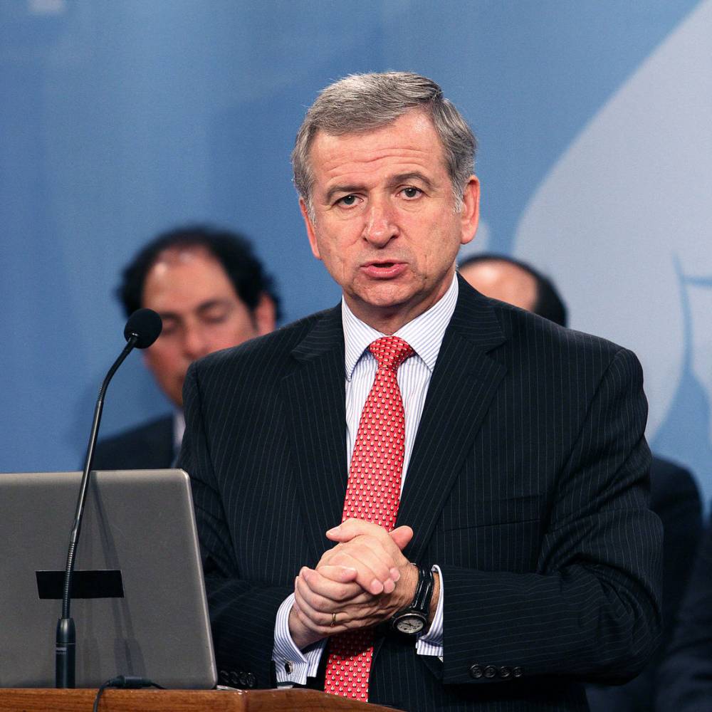 Ministro Larraín justificó alza de bencinas: Es un proceso totalmente transparente