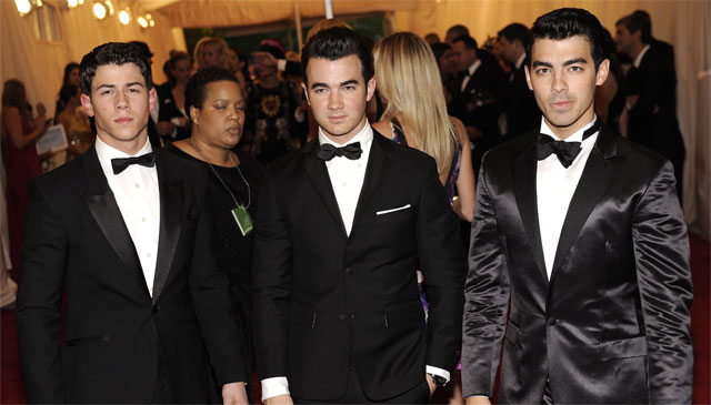 Fan aplastada en concierto demandó a Jonas Brothers