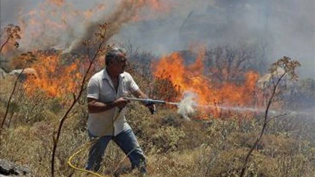 Desconocidos incendiaron casas de influyente empresario griego