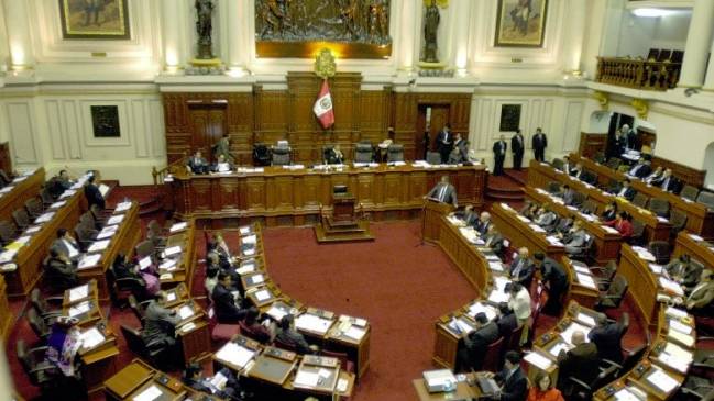 Congresistas peruanos aprobaron bono que aumenta sus remuneraciones