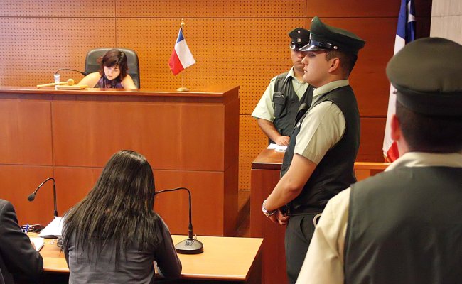 Mujer es acusada de intentar matar a su hijo con medicamentos