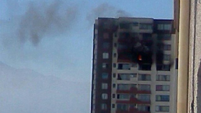 Incendio en piso 16 afectó a un edificio en San Miguel
