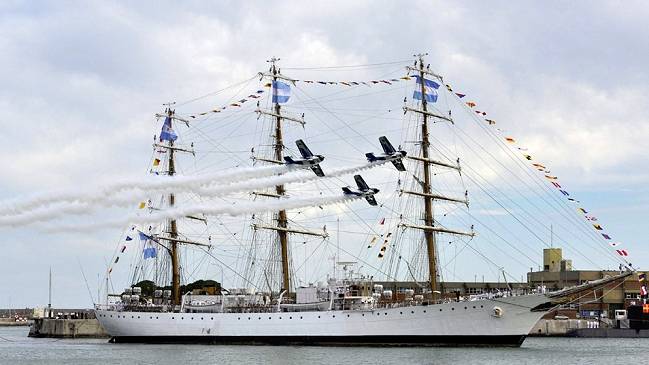Fragata Libertad llegó al puerto argentino de Mar del Plata