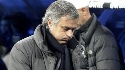 Mourinho se enfureció y estrelló un balón contra el banco