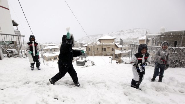 Jerusalén amaneció teñida de blanco en la mayor nevada en dos décadas