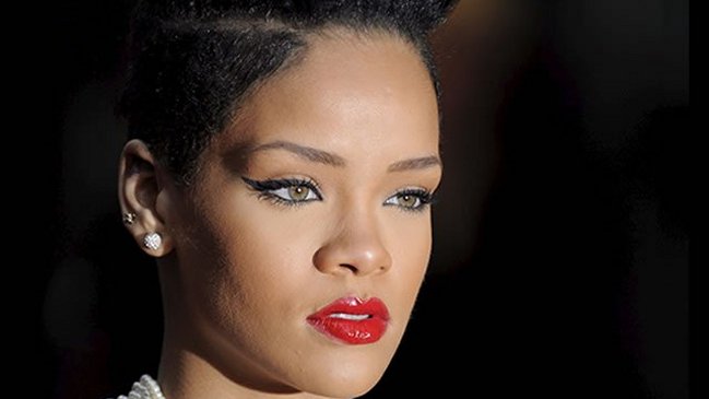 Rihanna realizará el show principal en la entrega de los Grammy 2013