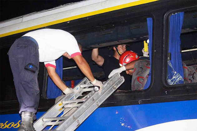 Al menos 11 personas murieron en choque de buses en Venezuela