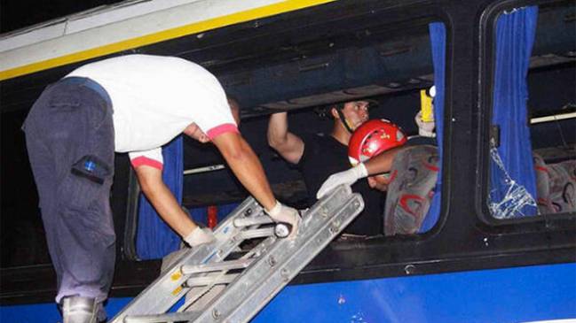 Al menos 11 personas murieron en choque de buses en Venezuela