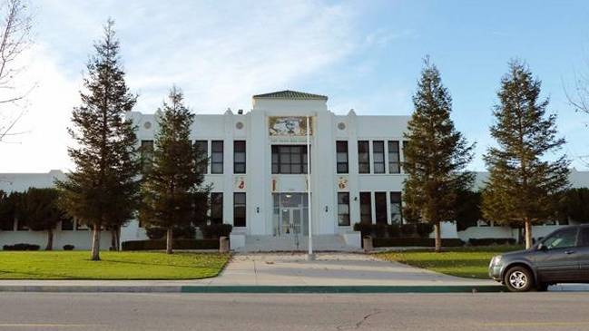 Tiroteo en escuela secundaria de California dejó al menos dos heridos