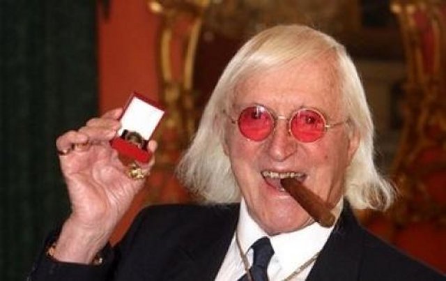 Ex presentador de la BBC abusó de 500 menores de edad