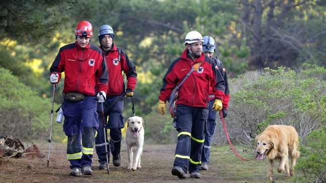 Equipo de Socorro Andino rescató a jóvenes extraviados en el cerro Manquehue