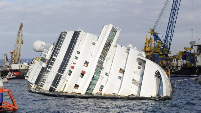 Familiares y sobrevivientes conmemoran el primer año del naufragio del Costa Concordia