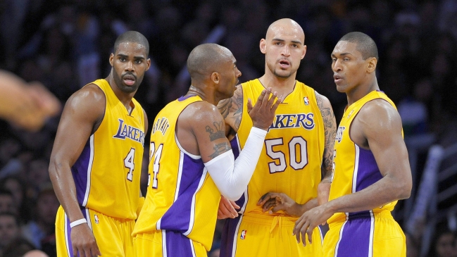 Howard ayudó a los Lakers a cortar racha de seis derrotas seguidas