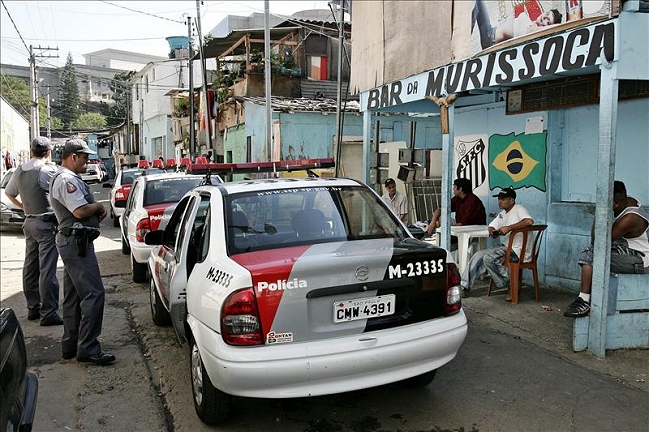 Equipo de televisión brasileña sufrió asalto mientras grababa nota sobre robos