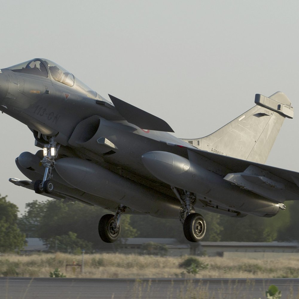 Francia triplicará su contingente militar en Mali