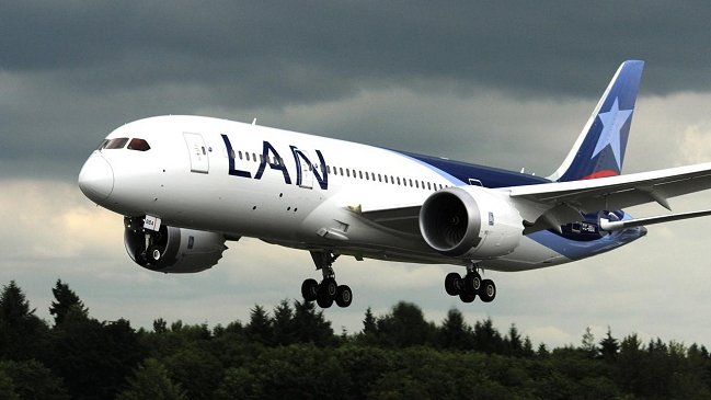 LAN también suspendió operación de sus Boeing 787