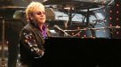 Elton John está \