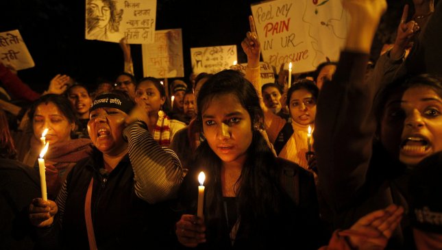 Una niña se encuentra en estado crítico tras ser violada por seis hombres en la India