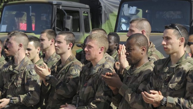 Unos 1.400 soldados franceses ya están en territorio maliense