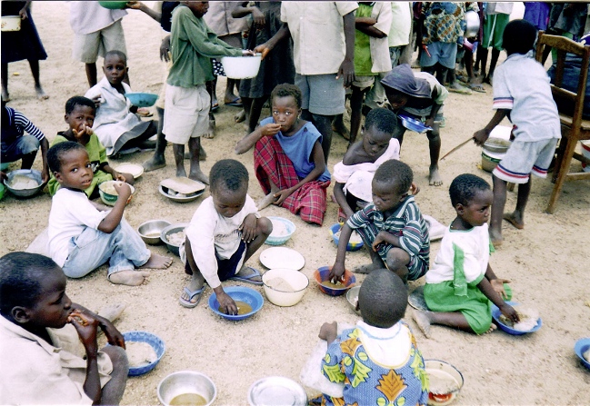 Oxfam: 100 personas más ricas pueden acabar cuatro veces con la pobreza mundial