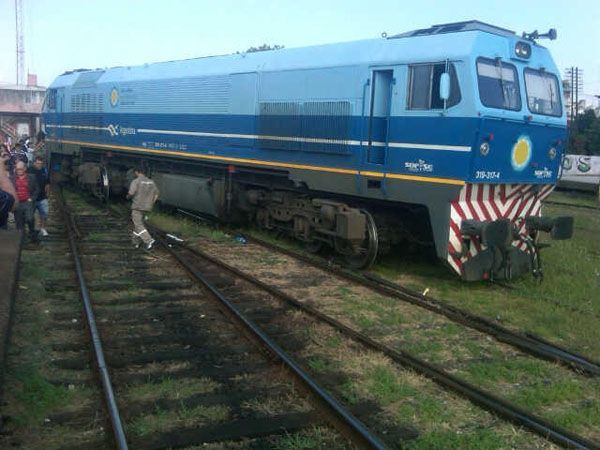 Locomotora descarriló en la estación de trenes Once de Buenos Aires