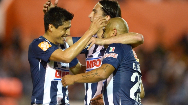 Humberto Suazo fue titular ante Jaguares en México