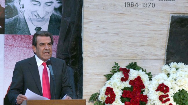 Romería en Cementerio General recuerda Eduardo Frei Montalva a 31 años de su muerte