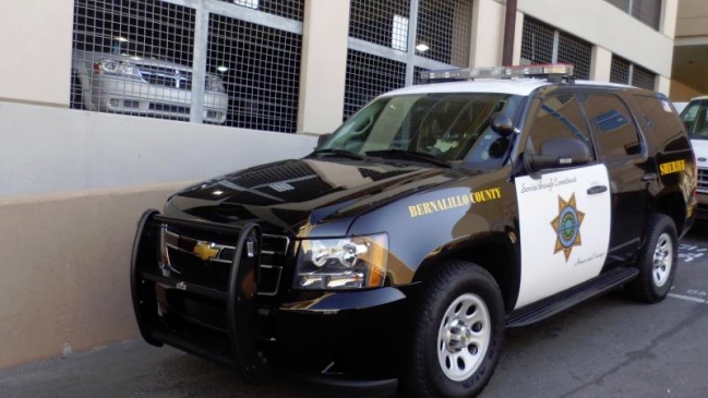 Adolescente es acusado de asesinar a dos adultos y tres niños en Estados Unidos