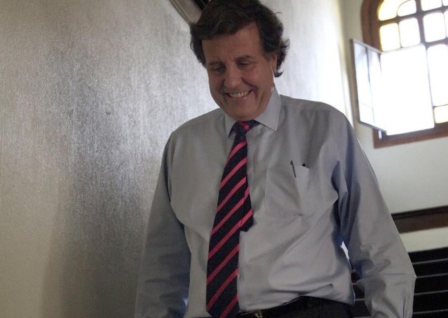 UDI pidió al Gobierno entregar antecedentes de caso Guzmán a Raúl Castro