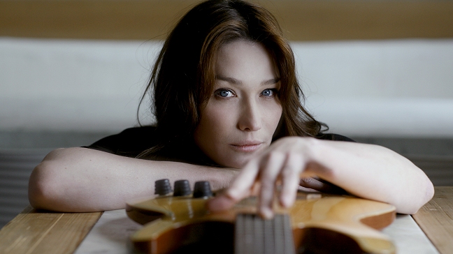 Carla Bruni fichó por la multinacional Universal Music
