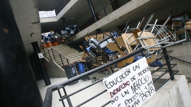Estudiantes de la U. del Mar: Hay que desnudar a los lobos con piel de oveja