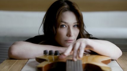Carla Bruni fichó por la multinacional Universal Music