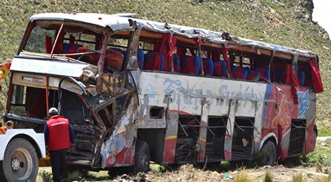 Cuarta tragedia carretera en menos de una semana en Bolivia dejó 17 muertos