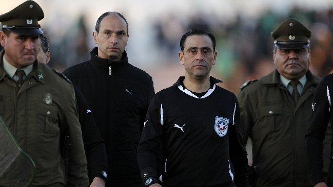 Arbitros chilenos lucirán publicidad en su indumentaria