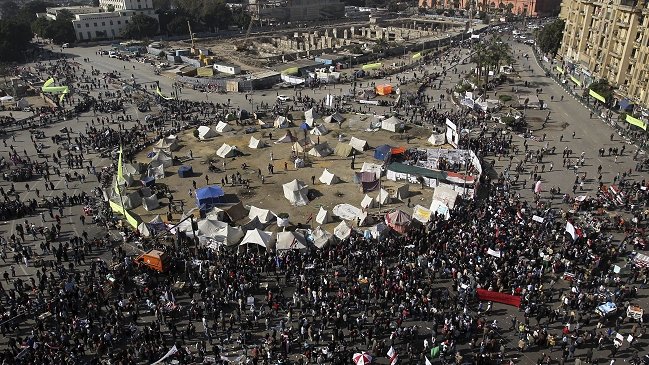 Enfrentamientos entre policía y manifestantes dejan más de 100 heridos en Egipto
