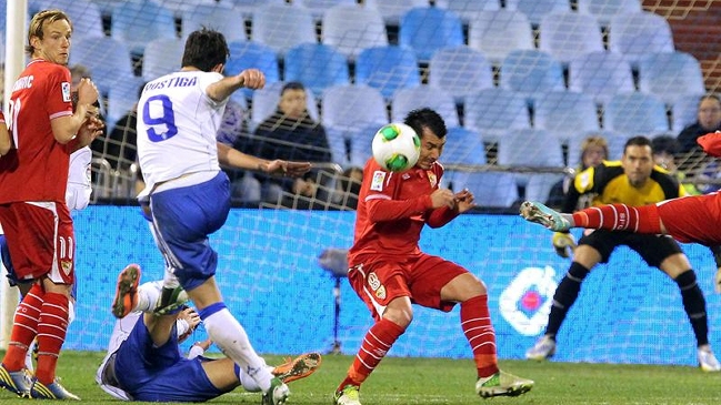 Gary Medel se recupera y puede jugar contra Granada de Fabián Orellana