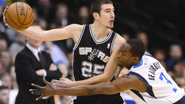 San Antonio Spurs consiguió su octavo triunfo consecutivo al derrotar a Phoenix Suns