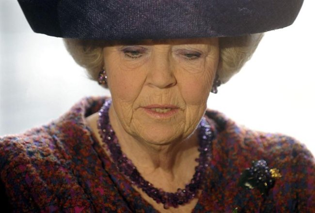 Reina de Holanda abdicó tras 33 años en el trono