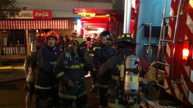 Bomberos controló incendio en local 