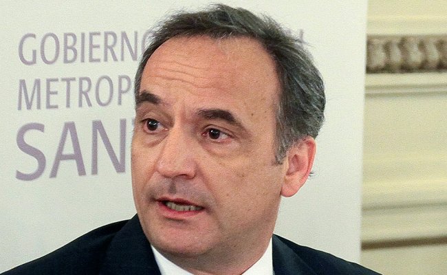 Intendente: Aguas Andinas debe responder por los daños materiales y morales