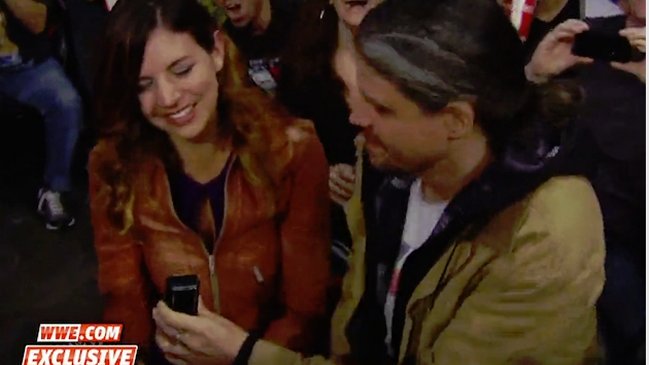 Guitarrista de Tool pidió matrimonio en lucha de la WWE