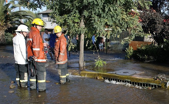 Superintendencia investigará si Aguas Andinas realizó mantención de matriz rota en Puente Alto